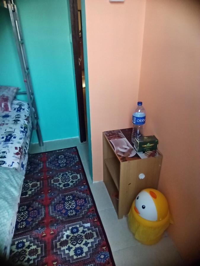 Appartamento Moon Backpackers , Al Rigga , Partition For Couples And For Singles Dubai Esterno foto