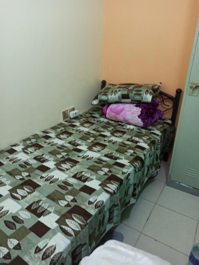 Appartamento Moon Backpackers , Al Rigga , Partition For Couples And For Singles Dubai Esterno foto