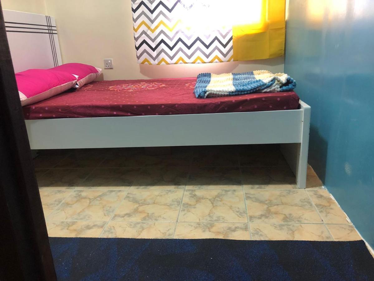 Appartamento Moon Backpackers , Al Rigga , Partition For Couples And For Singles Dubai Esterno foto