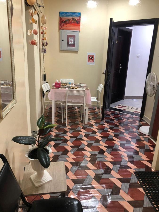 Appartamento Moon Backpackers , Al Rigga , Partition For Couples And For Singles Dubai Esterno foto