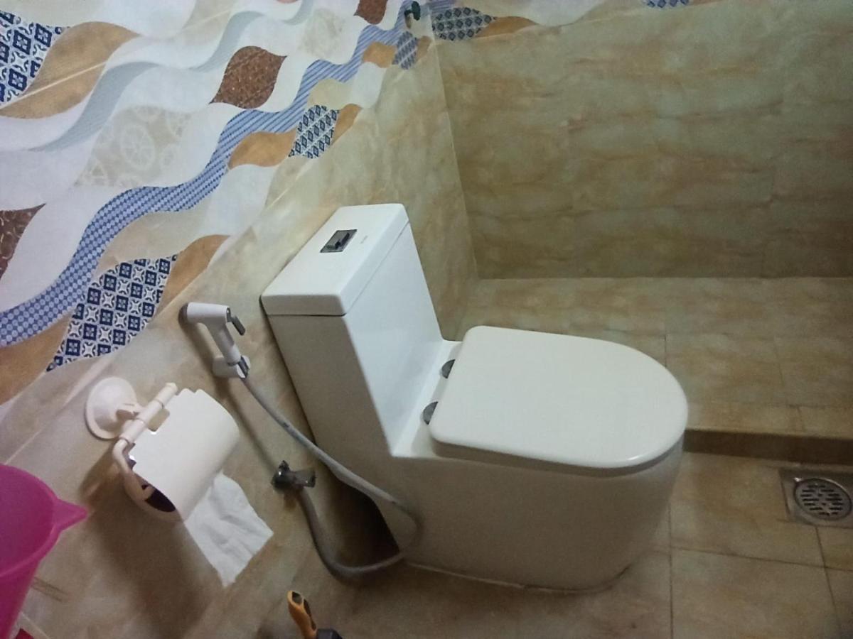 Appartamento Moon Backpackers , Al Rigga , Partition For Couples And For Singles Dubai Esterno foto