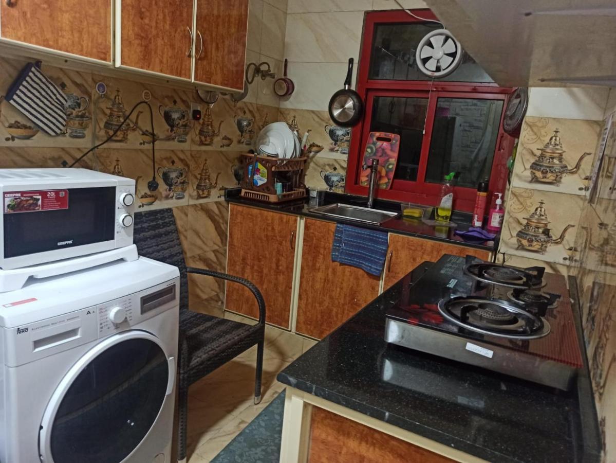 Appartamento Moon Backpackers , Al Rigga , Partition For Couples And For Singles Dubai Esterno foto