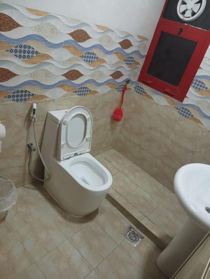 Appartamento Moon Backpackers , Al Rigga , Partition For Couples And For Singles Dubai Esterno foto