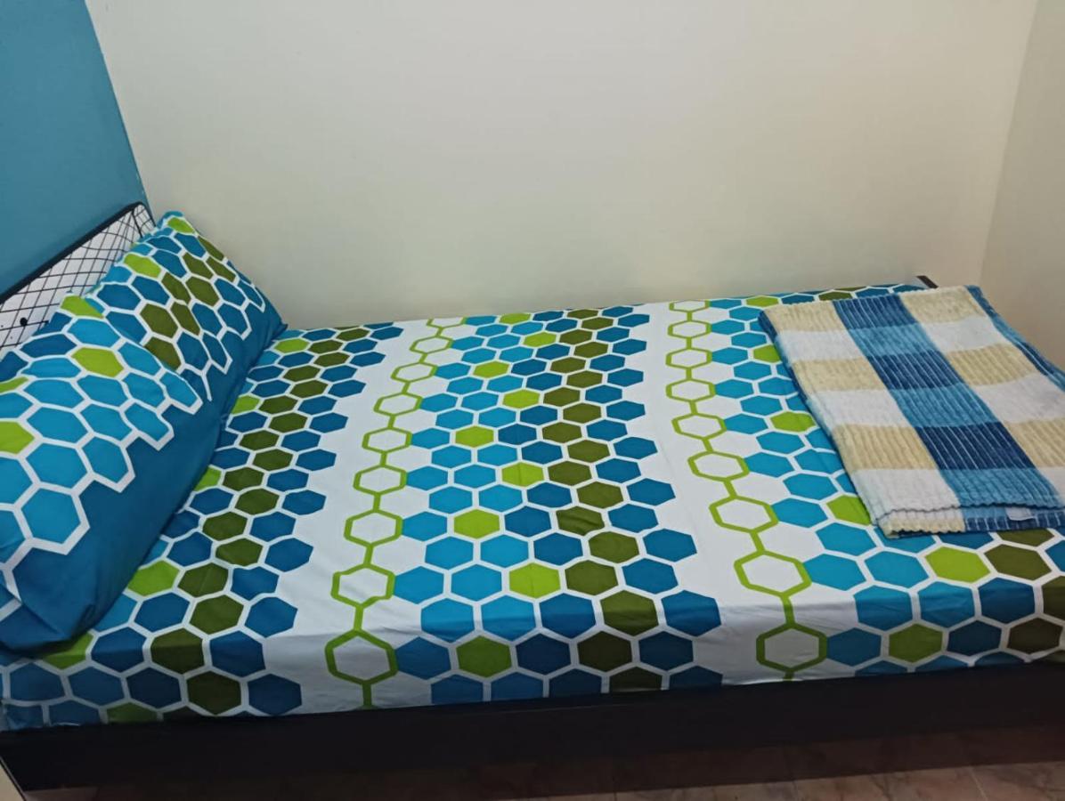 Appartamento Moon Backpackers , Al Rigga , Partition For Couples And For Singles Dubai Esterno foto