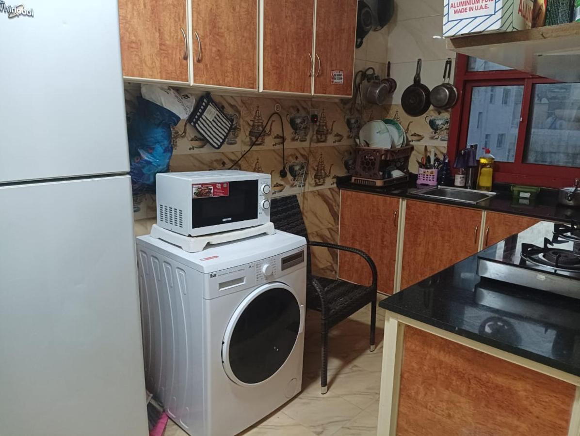 Appartamento Moon Backpackers , Al Rigga , Partition For Couples And For Singles Dubai Esterno foto