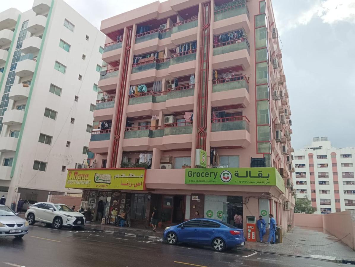 Appartamento Moon Backpackers , Al Rigga , Partition For Couples And For Singles Dubai Esterno foto
