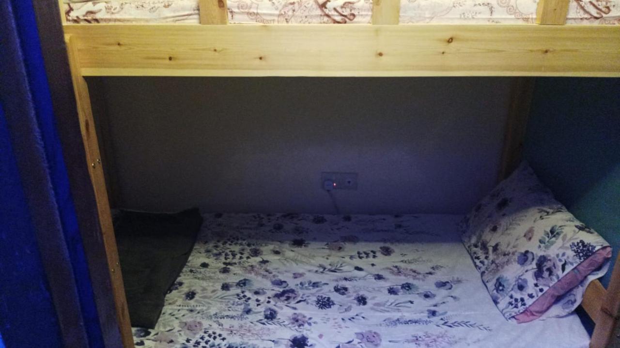 Appartamento Moon Backpackers , Al Rigga , Partition For Couples And For Singles Dubai Esterno foto