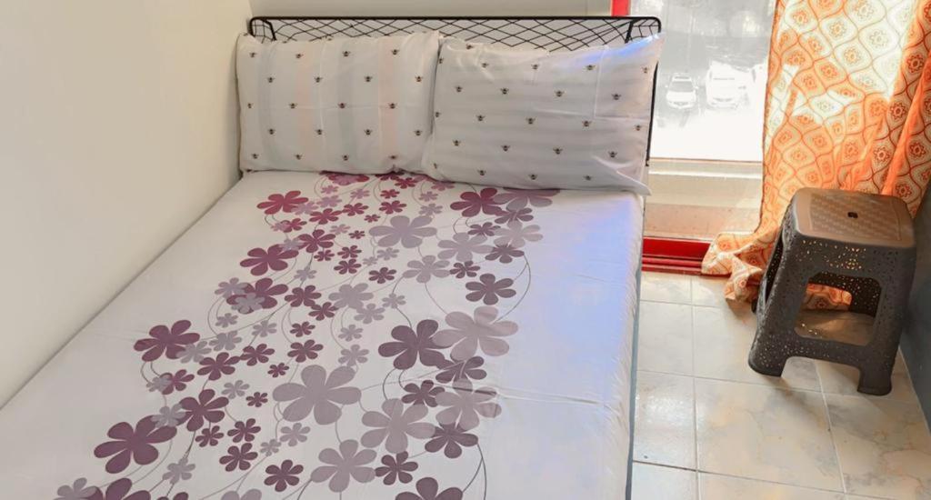 Appartamento Moon Backpackers , Al Rigga , Partition For Couples And For Singles Dubai Esterno foto