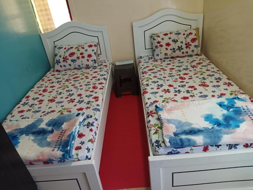 Appartamento Moon Backpackers , Al Rigga , Partition For Couples And For Singles Dubai Esterno foto