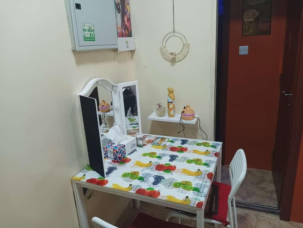 Appartamento Moon Backpackers , Al Rigga , Partition For Couples And For Singles Dubai Esterno foto