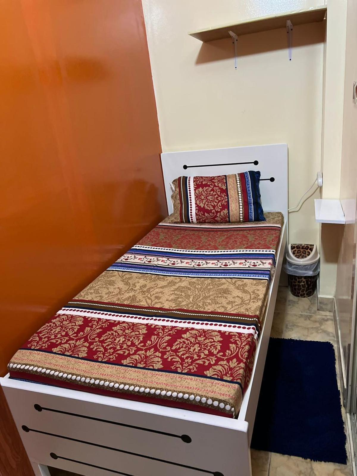 Appartamento Moon Backpackers , Al Rigga , Partition For Couples And For Singles Dubai Esterno foto