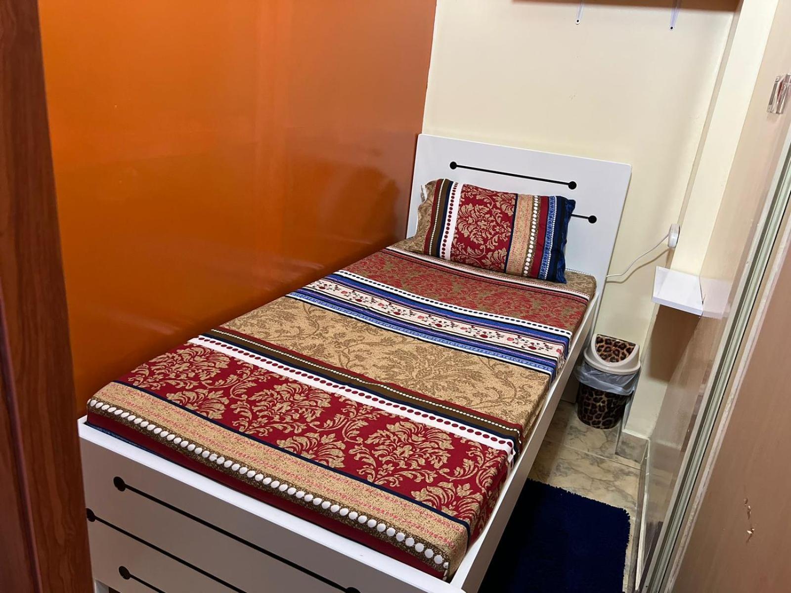 Appartamento Moon Backpackers , Al Rigga , Partition For Couples And For Singles Dubai Esterno foto