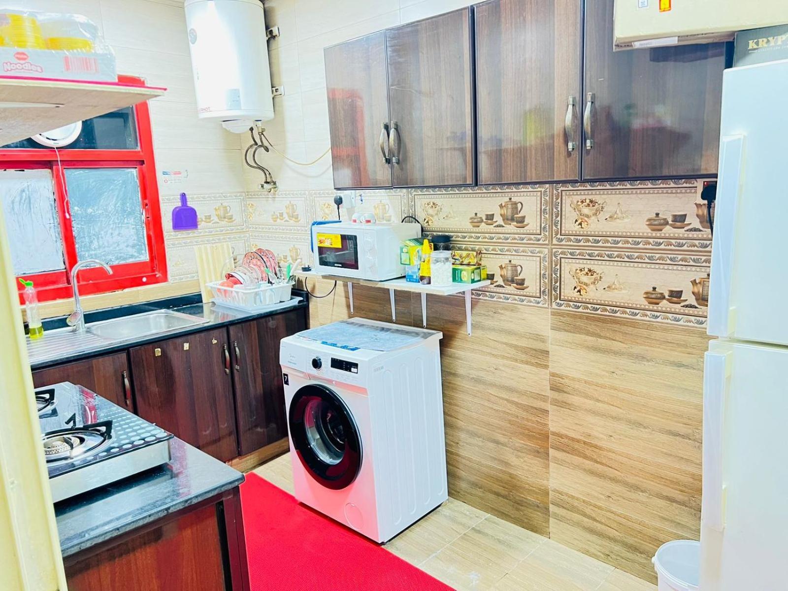 Appartamento Moon Backpackers , Al Rigga , Partition For Couples And For Singles Dubai Esterno foto