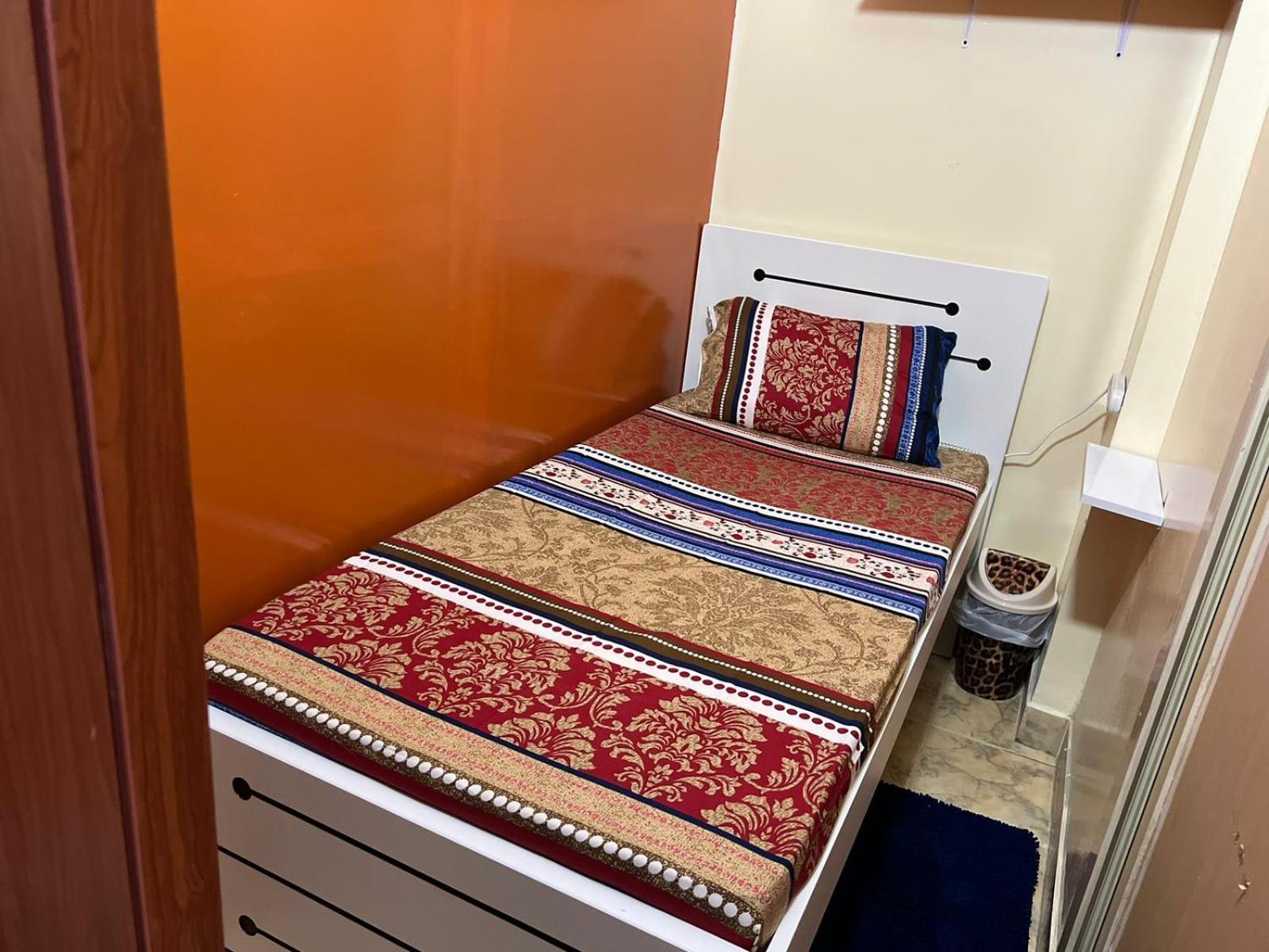 Appartamento Moon Backpackers , Al Rigga , Partition For Couples And For Singles Dubai Esterno foto
